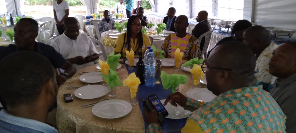 MCOyeck's tweet photo. 🍴Retour en images sur la 8ème édition du Repas Annuel de la @MCOyeck qui s'est déroulée à #Meyang le 4juin dernier.

Focus sur la présence de nos frères Ossosseing du département de l'#Okano (#Mitzic) sur les terres d'Obame Bengone. Merci à eux...

#mco1957 #oyeck https://t.co/fha6vwdiB4