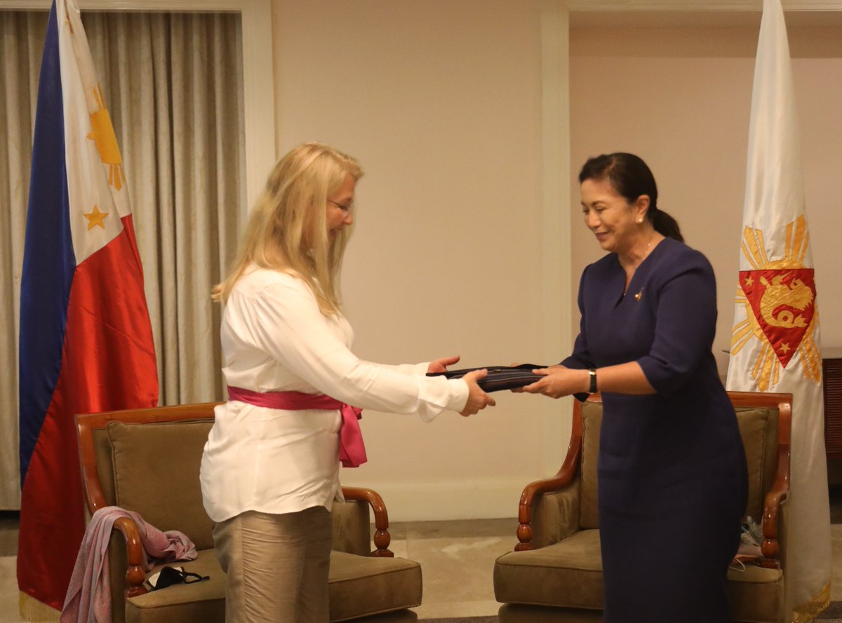 rapplerdotcom's tweet photo. LOOK: VP Leni Robredo welcomes Swedish Ambassador  to the PH Annika Thunborg in her office in QC, where they discussed Sweden's support to various OVP projs, like temporary shelters for frontliners, vaccines, household items for the Angat Buhay Village in Marawi. | @maracepeda https://t.co/cL7jSHTLAs