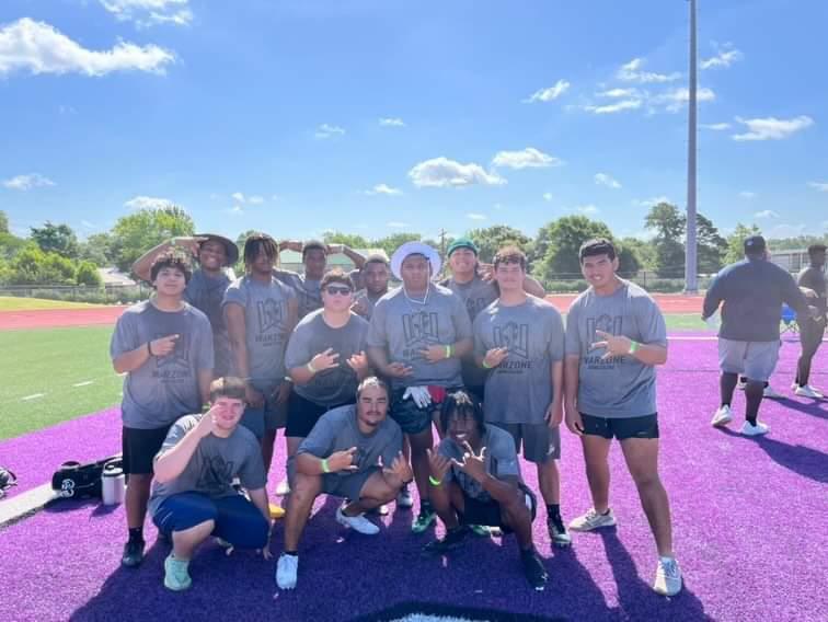 FloydGuidry99's tweet photo. Had a fun time competing with this group luv them💚🖤🦁 @the0nlymartin @Dy1_Montgomery @52problemzzz @Deethegoat05 @Robert_loera_ @Wright1Aj1 #kotj #Springlions https://t.co/pGQlJ0unJW