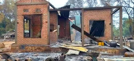 IrrawaddyNews's tweet photo. More than 200 of 250 houses were burnt down in Chaung Meeto Village in Sagaing Region’s Wetlet Township when some 60 junta troops raided the village on June 9. A woman, 80, was injured and some 2,000 residents of six villages fled their homes. (Photo: CJ) #WhatsHappeningInMyanmar https://t.co/riAJ8IY29K