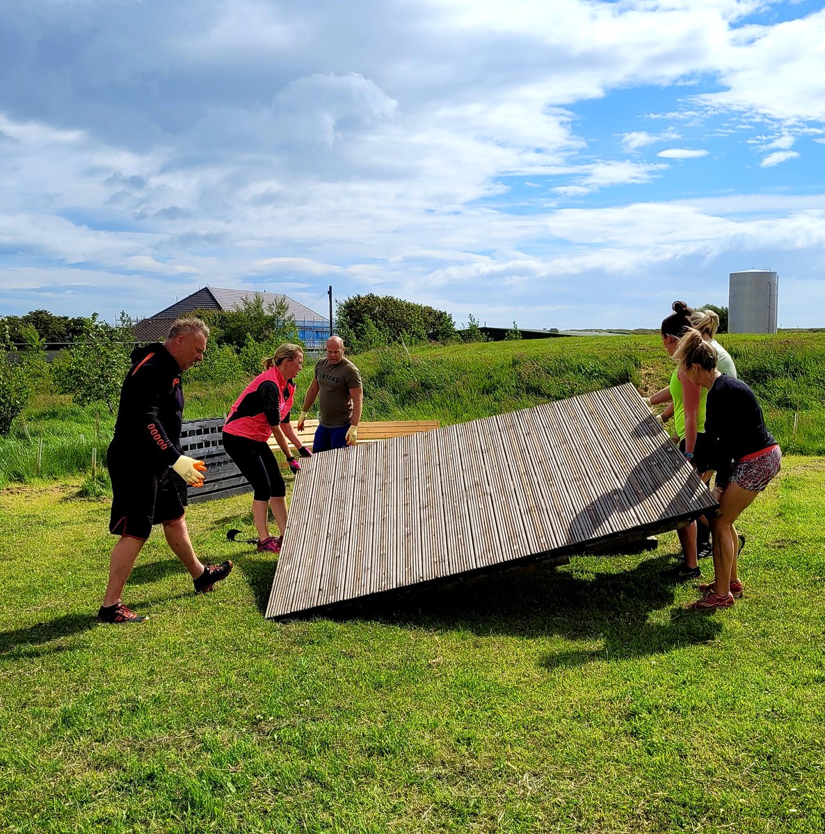 LadiesSeaton's tweet photo. Decking move completed Sat 11th, next stage soon. Thanks again to military fitness for taking time out of their session #seaton park. #teamwork #community #wellness - we are #inthistogether #trails #freshhub
@healthierscot @KSBScotland @HSCAberdeen
#volunteer @Aberdeen_ACVO https://t.co/bNl9uFOBU4