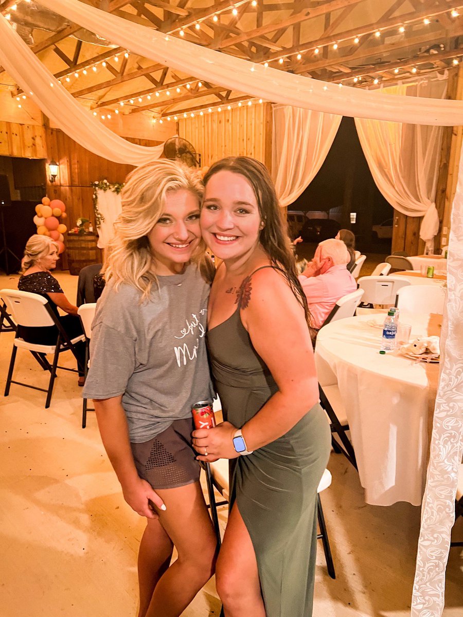 BaileeConnell's tweet photo. Got one of the REALEST married yesterday! 💕  forever thankful for you Dani girl 👑☺️ one of the prettiest princesses that I know! ✨ https://t.co/5xhcCTakjO