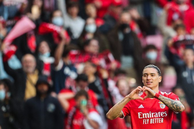 MrAakashh's tweet photo. Darwin Núñez will fly to Spain in the coming hours, then Uruguayan striker will be ready to fly to England in order to complete move to Liverpool once contracts are signed with Benfica. 🔴🛩 #LFC

Final detail discussed: five or six year deal. Contract could be valid until 2028. https://t.co/R4ead6Pcl3
