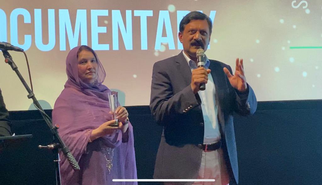 ZiauddinY's tweet photo. It was an honour to receive,the best documentary award for”Out Swing”on behalf of @SamarMinallahKh 
#OutSwing is a real life story of an incredible sport activist Sir Akhter &amp;  the displaced but resilient Pakhtun girls.
It gives a hope for change.
#DesiblitzFilmFusionFestival2022 https://t.co/t3Ezbk5d8h