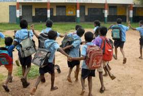 ksrajabe's tweet photo. இரண்டு ஆண்டுகளுக்கு பிறகு ,
இந்த கல்வி ஆண்டின் முதல் நாளாக பள்ளிக்கு செல்லும் மாணவ செல்வங்களுக்கு வாழ்த்துக்கள் 🎉🎉🎉
இந்த வருடம் சிறப்பானதாக அமையட்டும் !!!
#Firstday #GoodBeginning https://t.co/RPLz4Ls5Vj