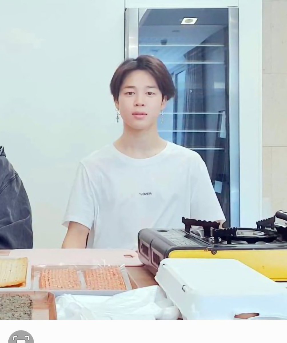 하나를 사도 오래 쓰는 이 남성
찐매력있지 않니?ㅠㅠ

170805 조이먼트 볼캡   
200621 쟈딕앤볼테르 티셔츠
#WithYou by #JIMIN #BTSJIMIN of #BTS (<a href="/BTS_twt/">방탄소년단</a>)and Sungwoon