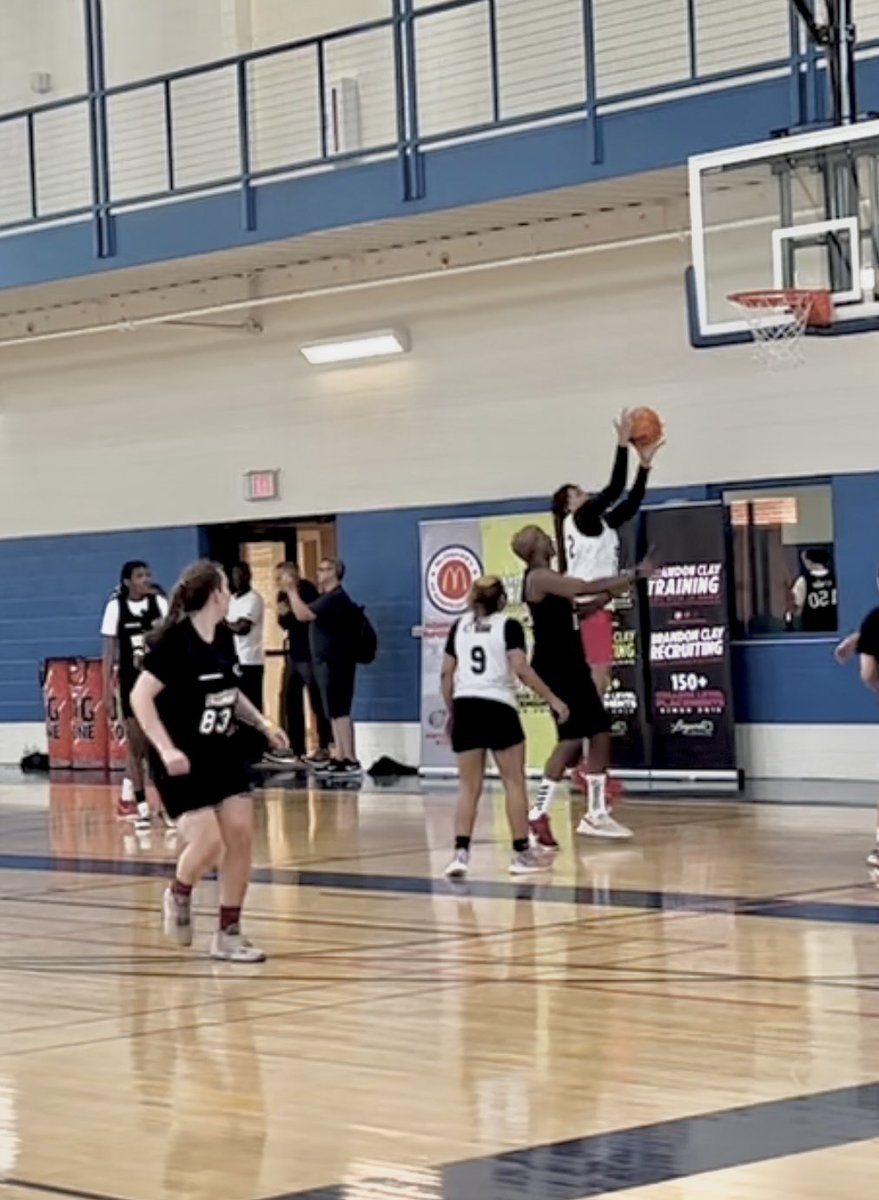 LondonBreeze20's tweet photo. Really enjoyed the time @brandonclaypsb this weekend!!!! Thanks Coach @omgtge #SheComingForEverythingTheySaySheCantHave #BeastInTraining🔥💯 #Progress🔥💯🆙 #20 🏀💥💯⬆️ #ComingOutHard🔥💯 #OMGStateOfMind #TTP🔥💯 #LondonBreeze🔥💯 #DPWH🔥💯 #StudentAthlete  #Nike #UnderArmor https://t.co/Van7Ya7FMe