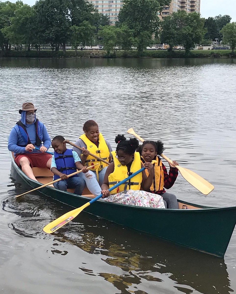 IntotheOUTsides's tweet photo. Thankful for all the students and volunteers for making the canoes happen at Urban BoatWorks and our UrbanTrekkers crew for making our boat launch a happening .. https://t.co/9naQ7DOZIk