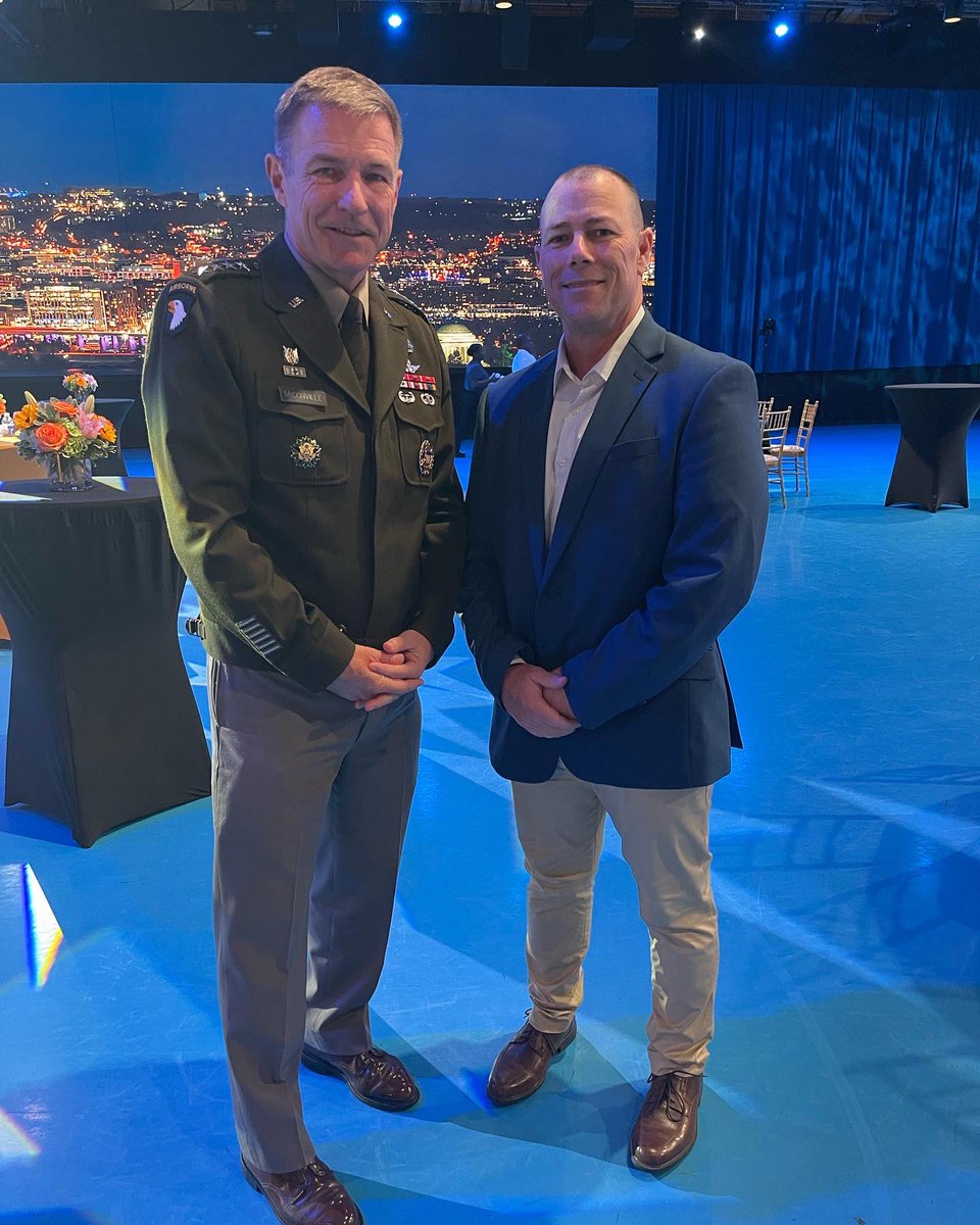 Honored to have met the SMA and Chief of Staff of the Army at the Army Birthday celebration #army #influencers #ArmyBirthday #Army247 #defendingamerica247 #AlwaysReady #ArmyBday #PeopleFirst