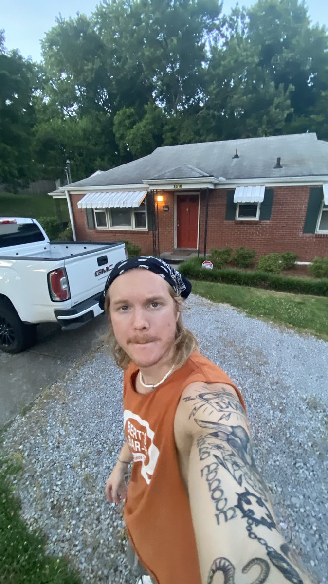DCshoesfanclub's tweet photo. Dropping in to show you guys my mansion #getrich #moneyislife https://t.co/TLF23gauNL