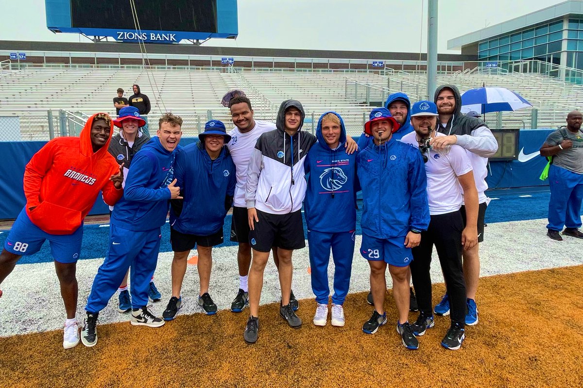 Brooke Pahukoa tweet media