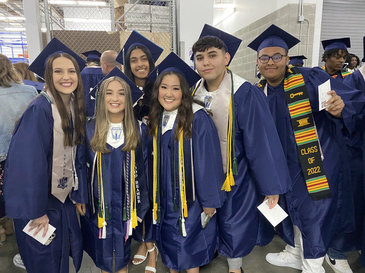 FWPS210's tweet photo. We are #FWPSProud of your accomplishments, TBHS grads. @TBTitans #TitanGrad #Classof2022 @drdpfeifferfwps https://t.co/TcrrneuNuQ