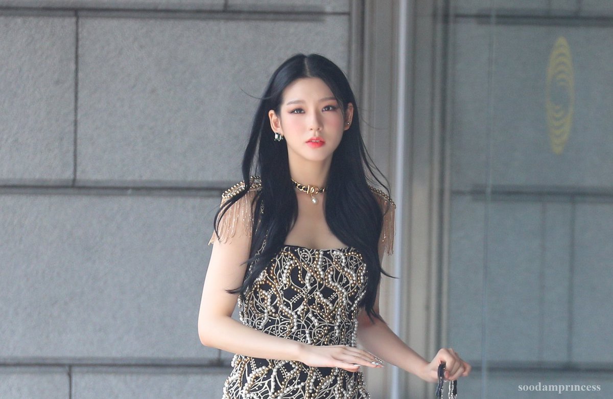 soodamprincess's tweet photo. 𝟐𝟎𝟐𝟐.𝟎𝟔.𝟏𝟎 뮤뱅
수담 공주

사진은 수정 및 2차 가공, 로고 크롭, 개인프사를 금합니다. https://t.co/441eA6HorJ