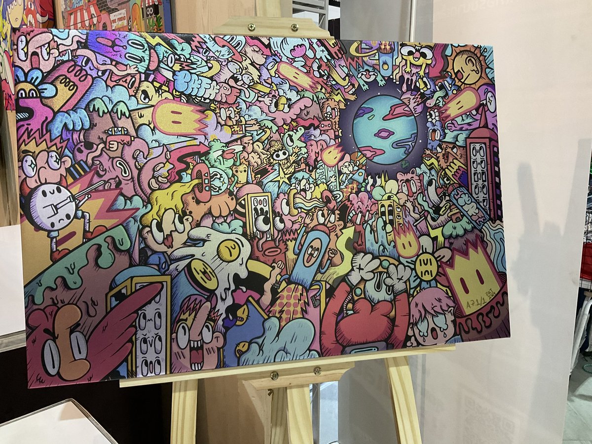 Pat_ArtStudio's tweet photo. จบลงไปแล้วครับกับงาน Bangkok Hobby Festival  2022
ขอขอบคุณพระคุณ เฮียอ้วน สยาม โควอาร์ต ที่ให้โอกาสผมได้ร่วมโปรเจค NEO X PatArt
ขอขอบพระคุณพี่ๆทุกคนที่สนับสนุนภาพ Doodle Come to earth 
และสนับสนุนน้อง NEO ครับ
#neo.#neoclub
#DoodleLand
#PatArtStudio
#ดีไซน์ไม่ซ้ำทำลายเดิมไม่ได้ https://t.co/JmGOj4fTs1