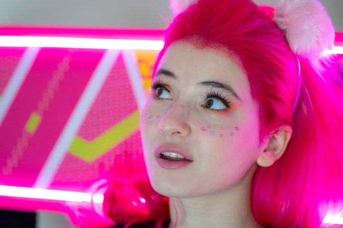 Queria darles las gracias a todos los que me siguen tanto aca, como en ig, tiktok, PH,XV y particularmente