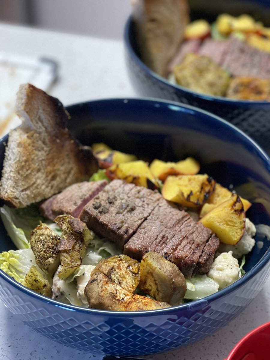 savoryseekers's tweet photo. How else to close out a week other than a damn good meal fired on the grill? Steak Caesar salad w/ extra bits 
🥗🍞🍆🍑🥩 #hotgrillsummer https://t.co/ky6MJMUX9J