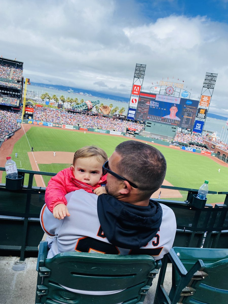 SteenMachine55's tweet photo. #SweepDay @SFGiants #BeatLA 🧹 https://t.co/bi8oJe3hnM