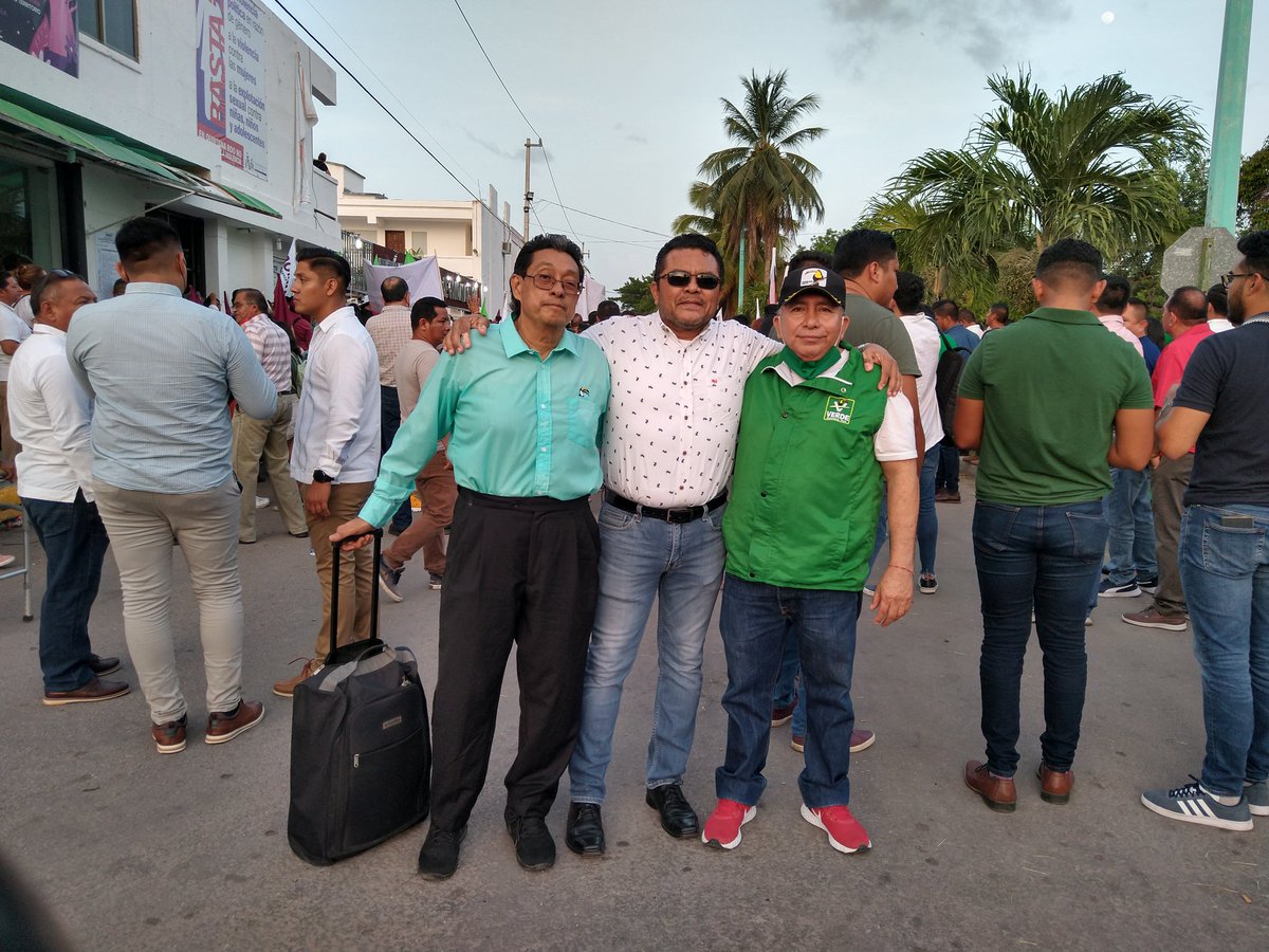 omaralpuche's tweet photo. #PuroMapache Siempre un gusto saludar a mis amigos y paisanos @mapachestec que coinciden en la entrega de constancia como Gobernadora Electa de #QuintanaRoo @MaraLezama en apoyo también a la Delegación de #PuertoMorelos @BlancaMerariPM gracias @LigiaSierraA @licsergiochago https://t.co/NmJ53pazY2