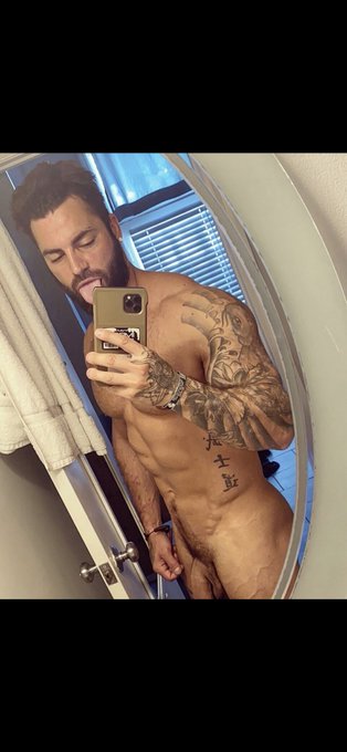 Need help washing off my 🥩😏 https://t.co/rzaiC9BSdq https://t.co/BVDmcsGF2m