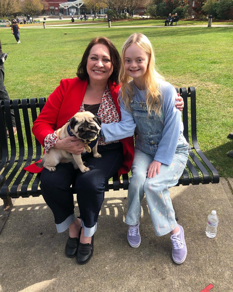 LilyDMoore1's tweet photo. The dog was the star that day we filmed!! #colormyworldwithlove @hallmarkmovie @hallmarkmovie https://t.co/euaM5vVSaj