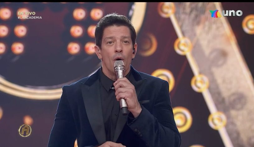 CallMeeSam's tweet photo. Oigan, relájense, Yahir está nervioso, es la primera vez que es conductor, todo lleva práctica 🙌
#LaAcademia https://t.co/5LPmsF9SXD