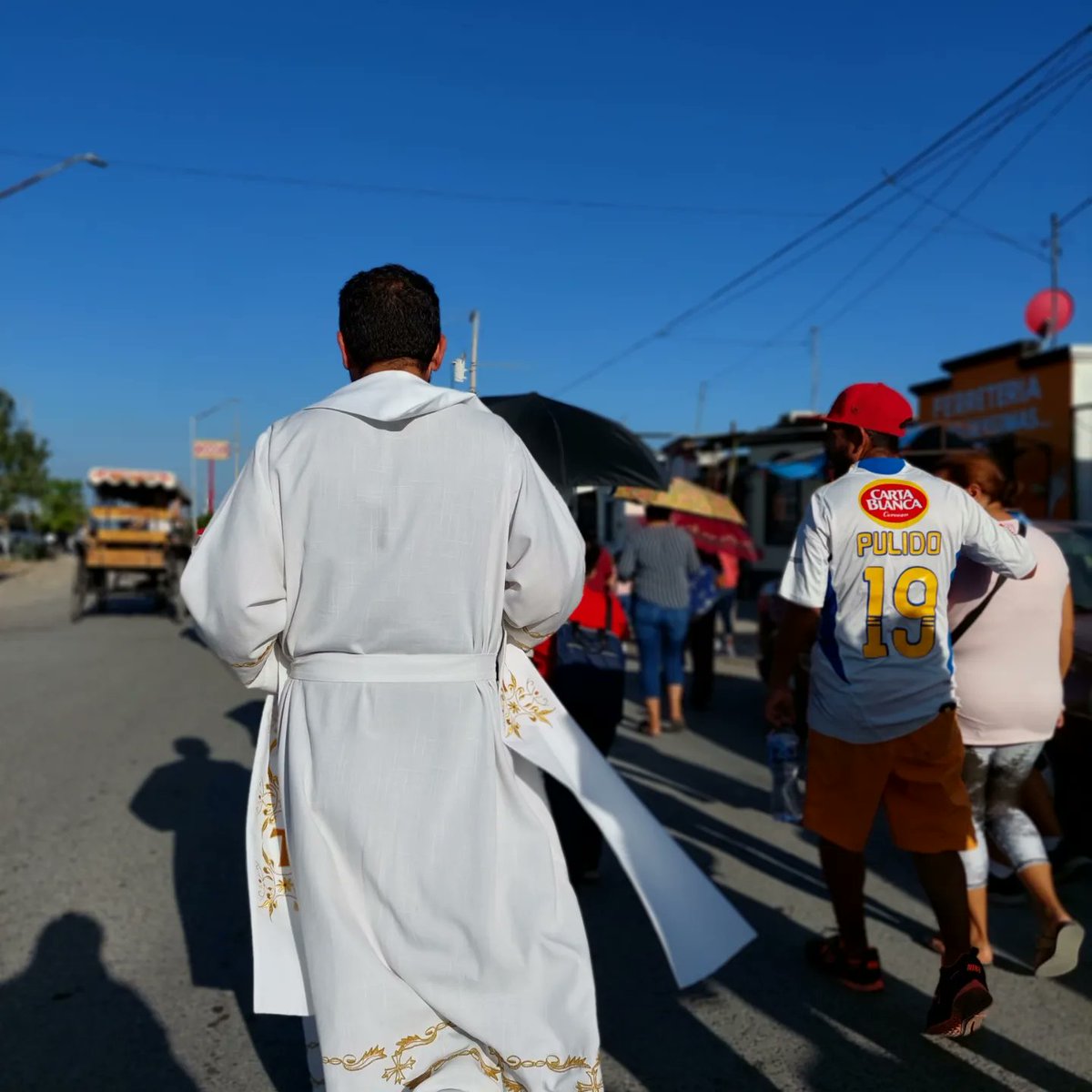 Hoy los hnos. De la fraternidad San Félix de Cantalicio están de fiesta🥳 al celebrar la fiesta Patronal de la Parroquia Santísima Trinidad 😇🙏donde se tuvo la gran compañía de Monseñor Heriberto Cavazos Pérez 😀🙏.
#vidacapuchina   #santisimatrinidad #iglesiacatólica