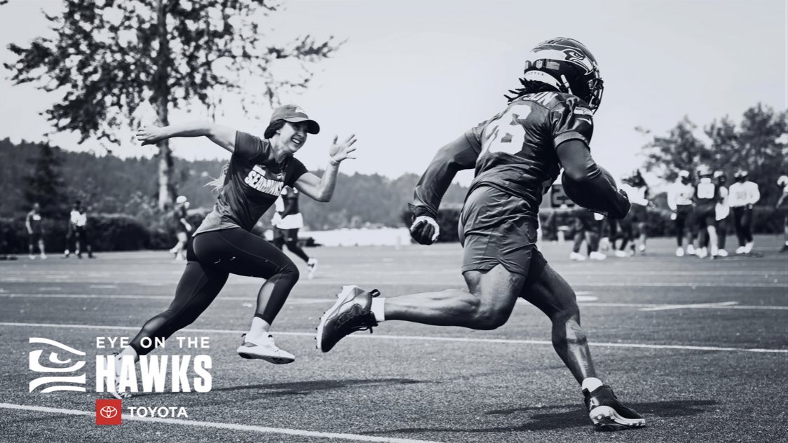 AMANDAbolic's tweet image. NFL FOOTBALL NEWS! 🚨
Honoured to be chosen to work with the @Seahawks as their Assistant Running Back Coach as part of the Bill Walsh Diversity in Coaching Fellowship. Go Hawks!
#RUNTHEBALL