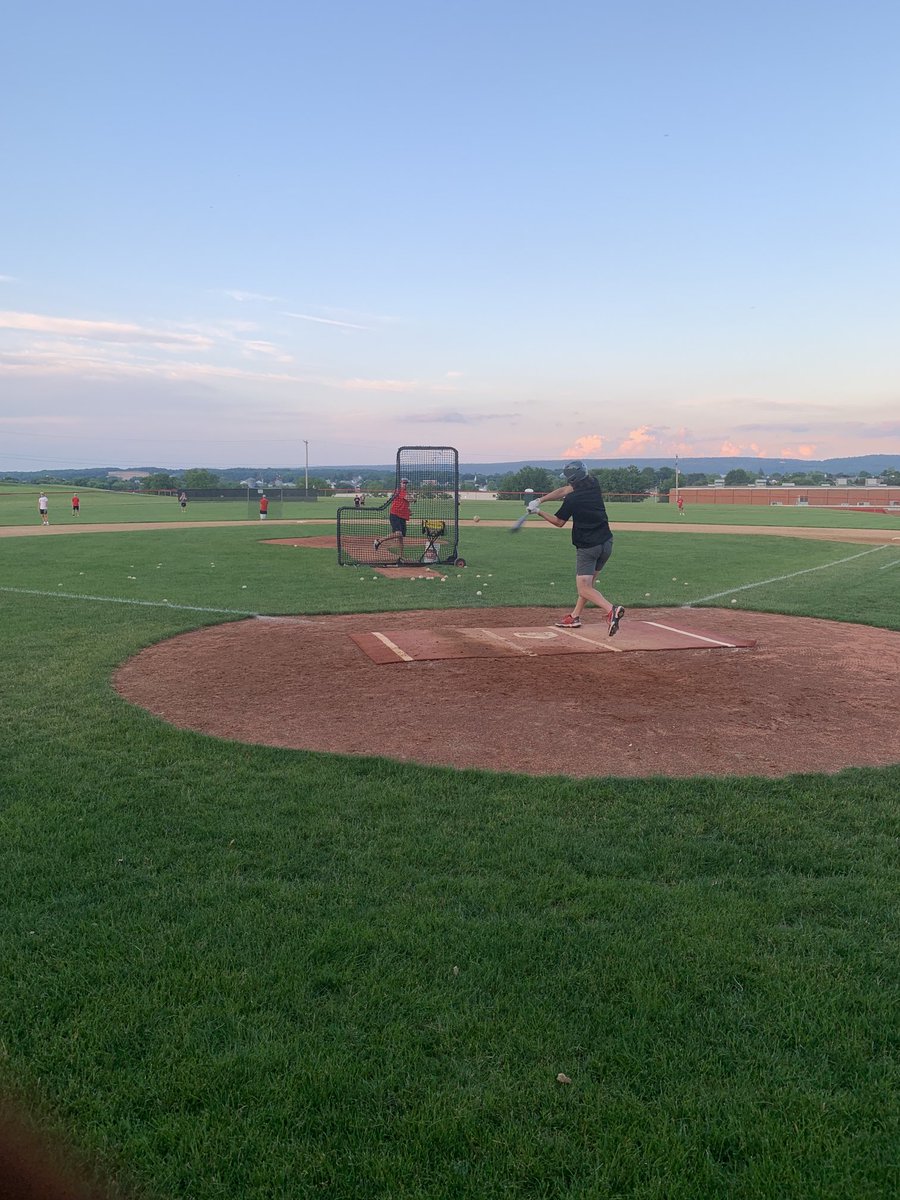 AjHoenstine's tweet photo. Some twilight BP followed by quick round under the lights. See you tomorrow night Dragon Nation! #coveboys #only1statmatters #WAFTLR https://t.co/3PD0ElT1ok