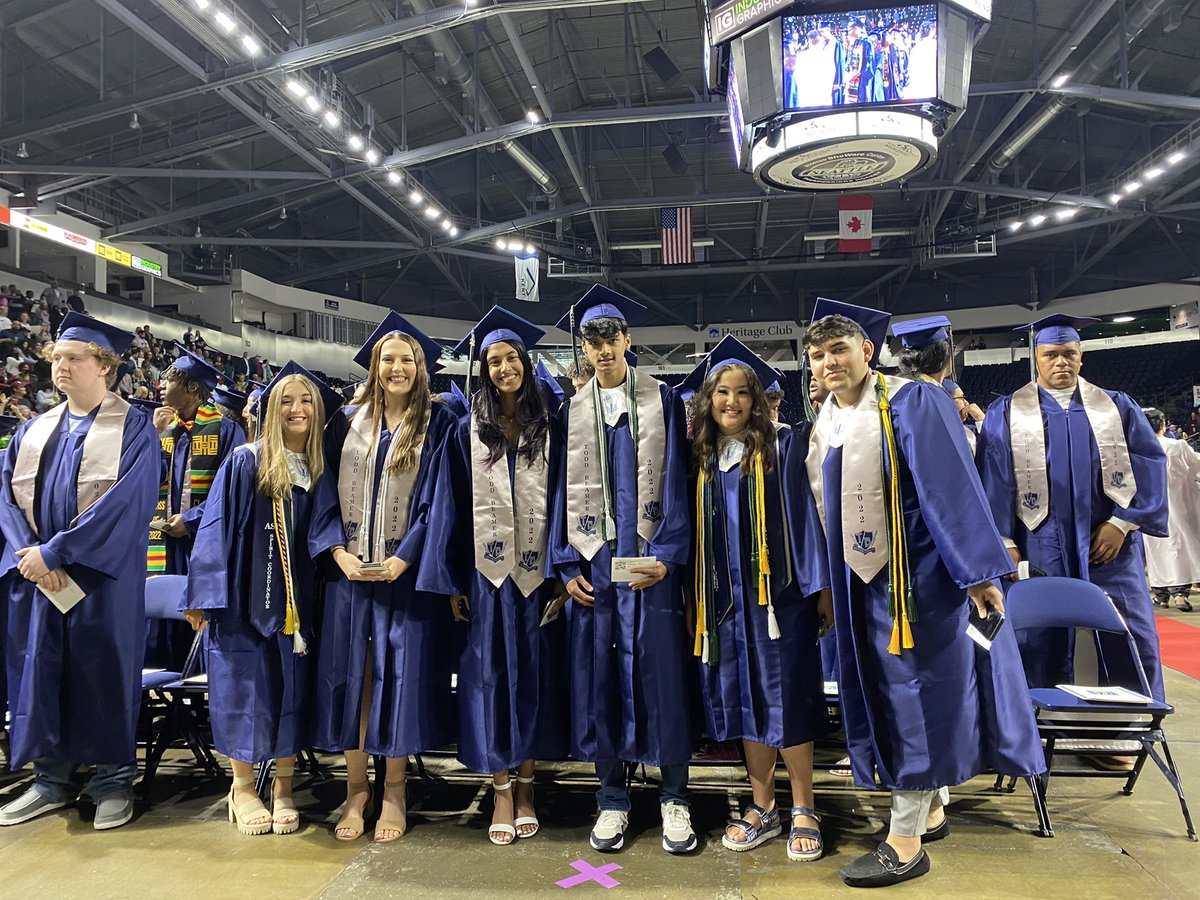FWPS210's tweet photo. Congrats TBHS graduates. Next stop: college and career! @TBTitans #TitanGrad #Classof2022 @drdpfeifferfwps https://t.co/OXff3ASxJy