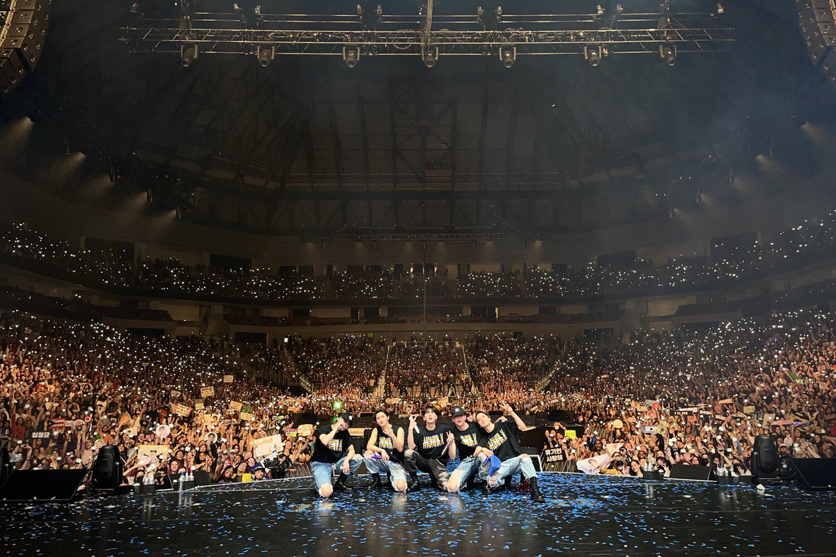 heyyitszahraa's tweet photo. after years of postponements, monsta x completed their third official world tour and im so happy to be apart of it this time round. so so proud of them 💖 

#MONSTAX #MonstaXinFortWorth #MonstaXinDallas @OfficialMonstaX https://t.co/3IFX0GwnPR