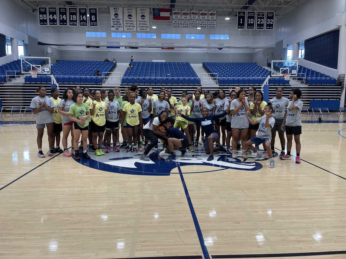 AUG_WBB tweet media
