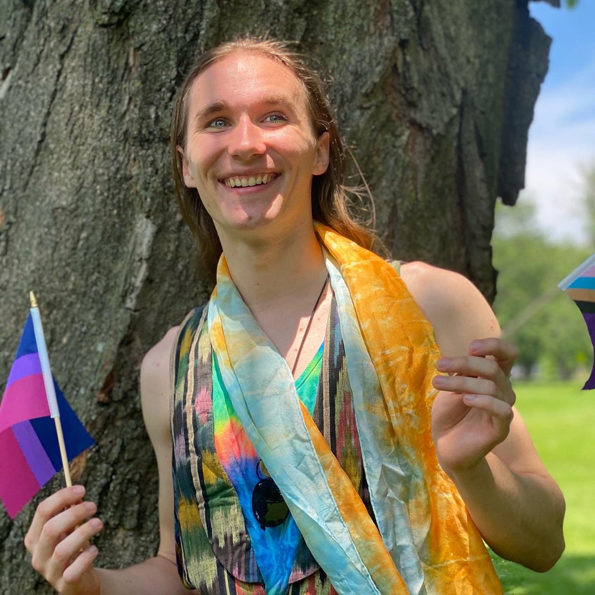 SawyerFrdrx's tweet photo. Happy Pride everyone 💛 #pridemonth #bisexual https://t.co/ufU9qwrqsp