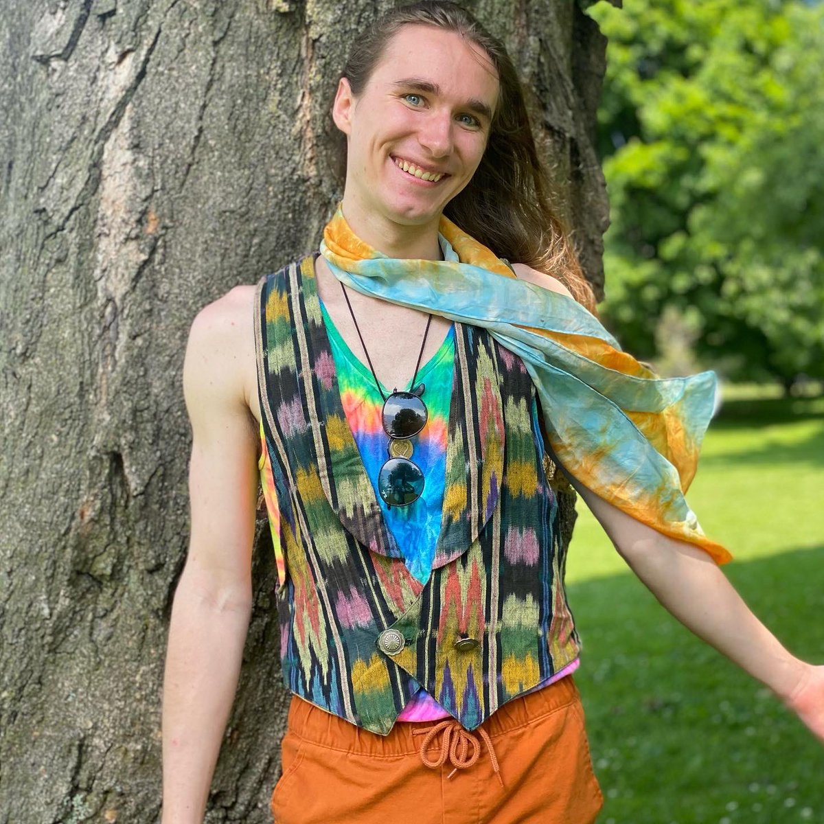 SawyerFrdrx's tweet photo. Happy Pride everyone 💛 #pridemonth #bisexual https://t.co/ufU9qwrqsp