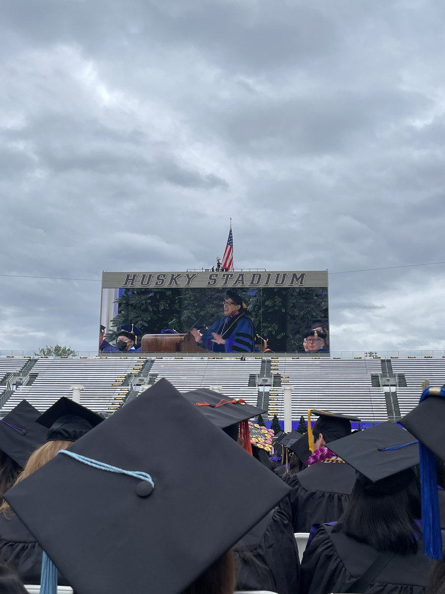 vicnamese's tweet photo. finally got an irl graduation π³ #uwgrad21 https://t.co/Oatjlo44Gc