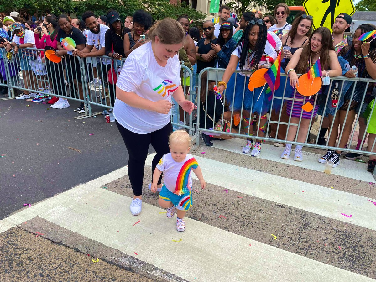 DekedaB's tweet photo. Members of the LGBTQ+🏳️‍🌈employee network, family &amp; friends represented @BankofAmerica at the @CapitalPrideDC parade! 
What a beautiful day it was to show our #Pride 
#DCPride #DCPride2022 #DCPrideparade @ldi_rita @DNPerk1 @terri_seighman https://t.co/8EoBlD1CXQ