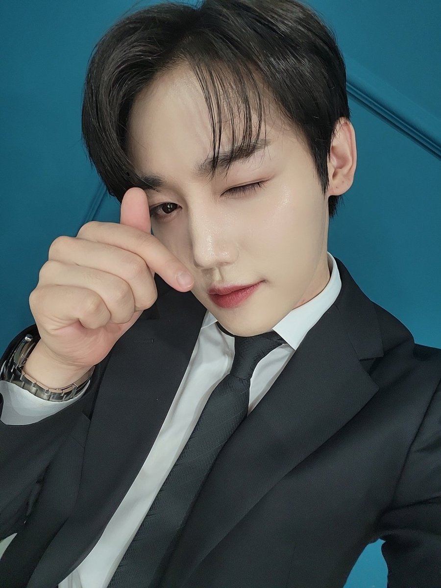JangjunBrazil's tweet photo. #Hi_NESS 🐮 12.06.2022
"Isso é legal....Depois...♡"
#GoldenChild #골든차일드
#Jangjun #이장준 @GoldenChild https://t.co/RSq4495pzj