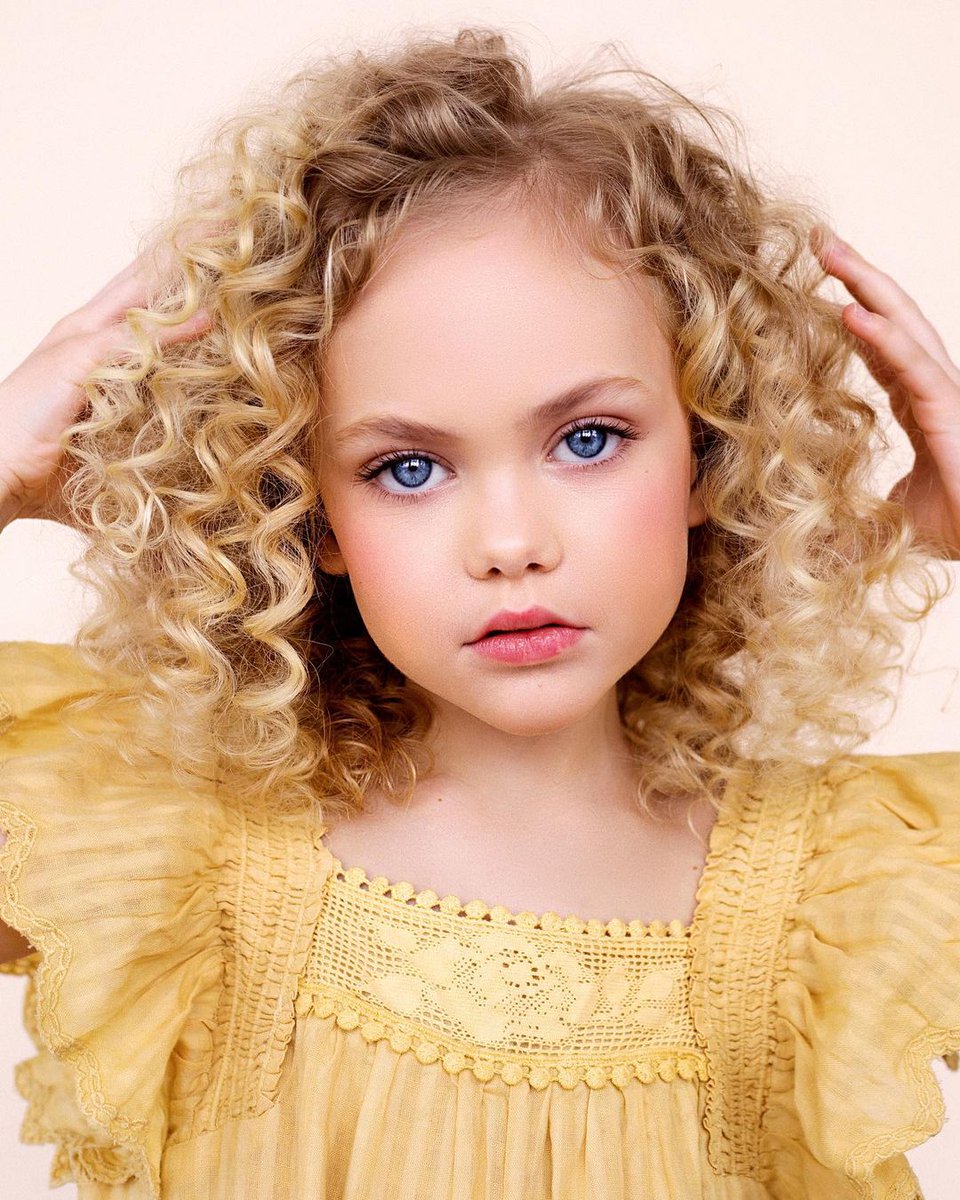 #NewProfilePic 
*Thinking...I don't know if I like having aunts or not!*
This happens when my aunties say, "Let's fix your hair!" 

MOMMY!!!!!