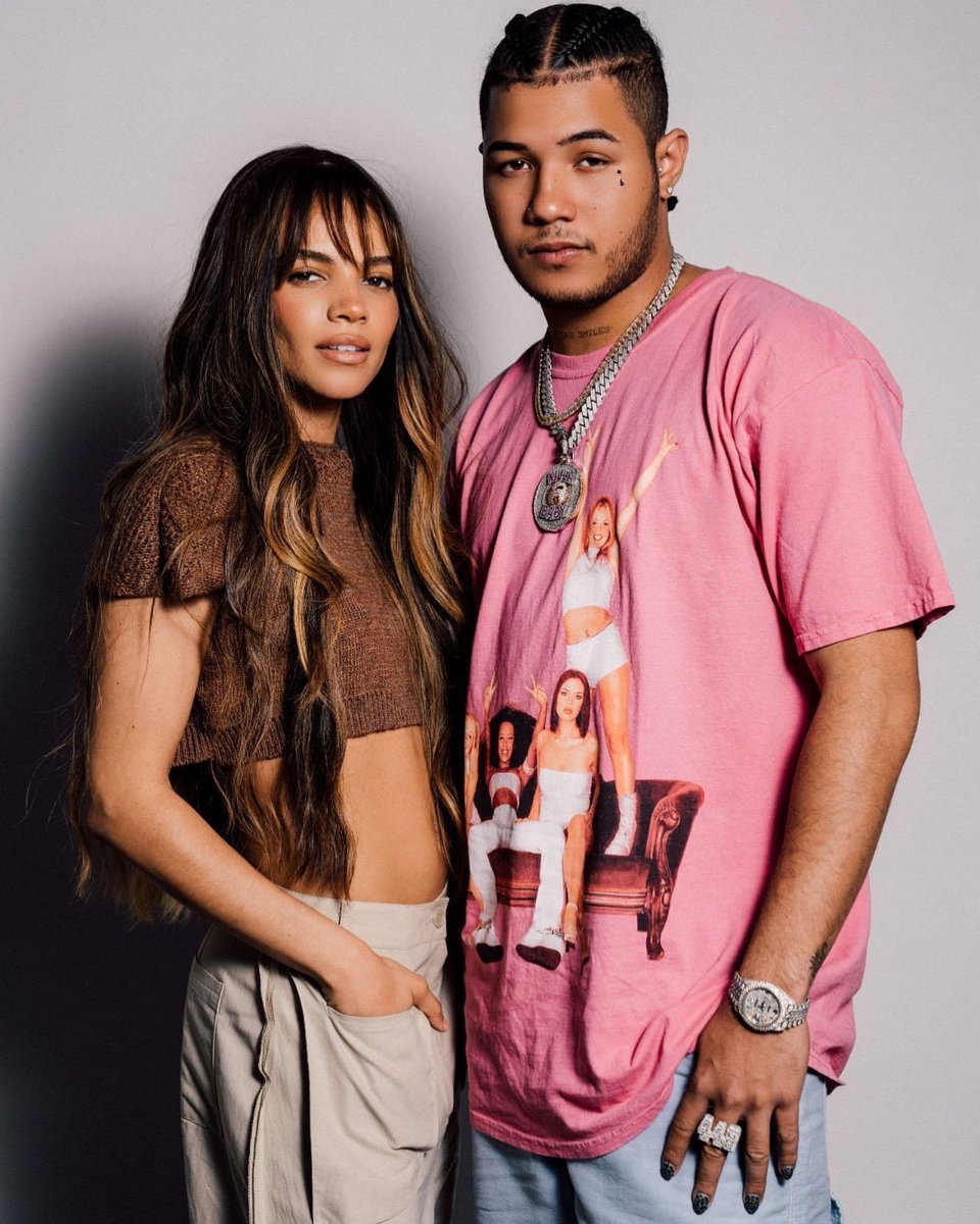 BuenMomentopa's tweet image. La marca de whisky escocés Buchanan’s, apuesta una vez más por celebrar la grandeza musical, y es por esto que estuvo presente en el nuevo videoclip “Como la primera vez”, de los artistas @lesliegrace y @Bozamusica 

#BuenMomento
@PR_Frontline