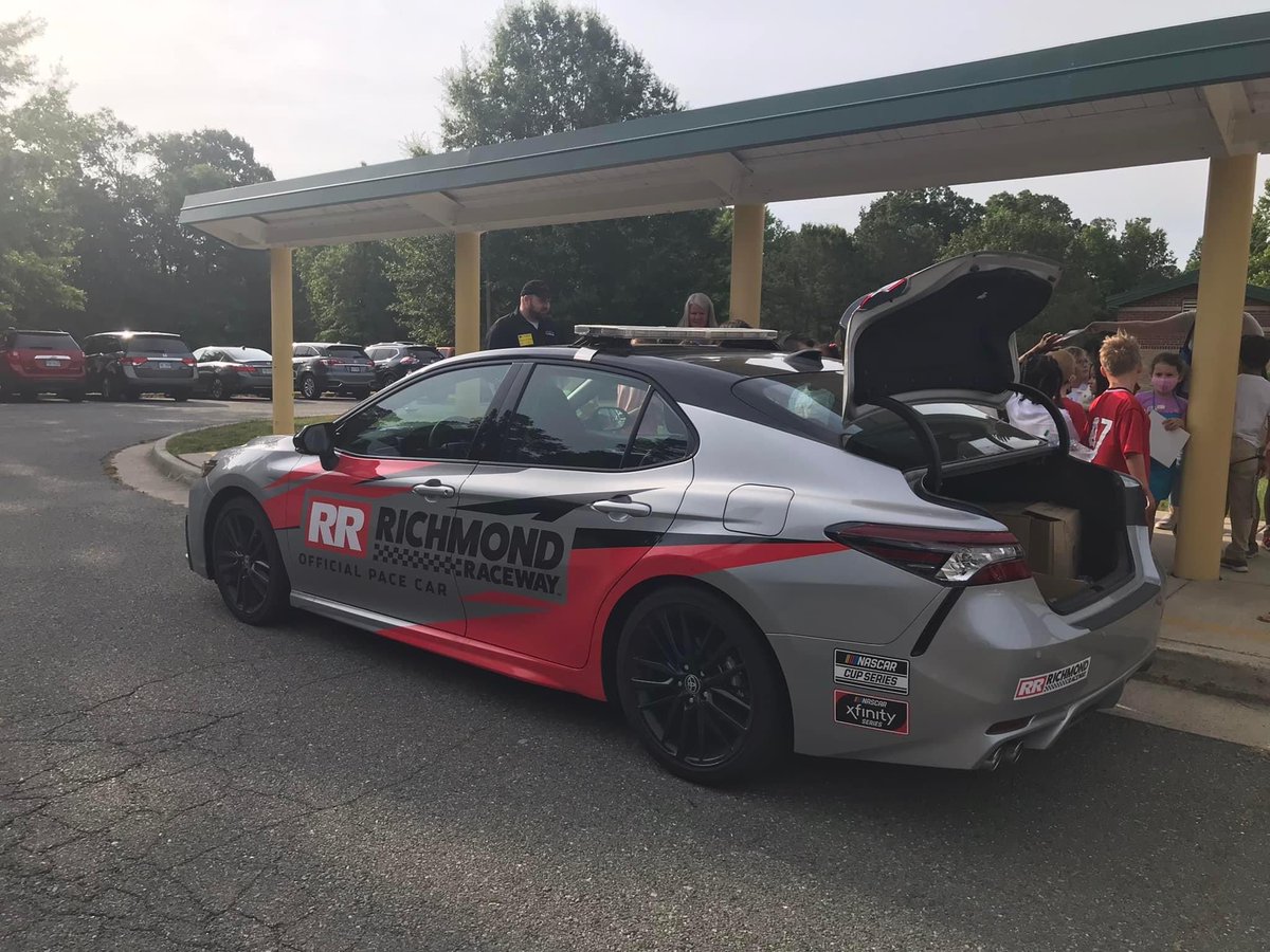 Mrs. Dixon tweet media