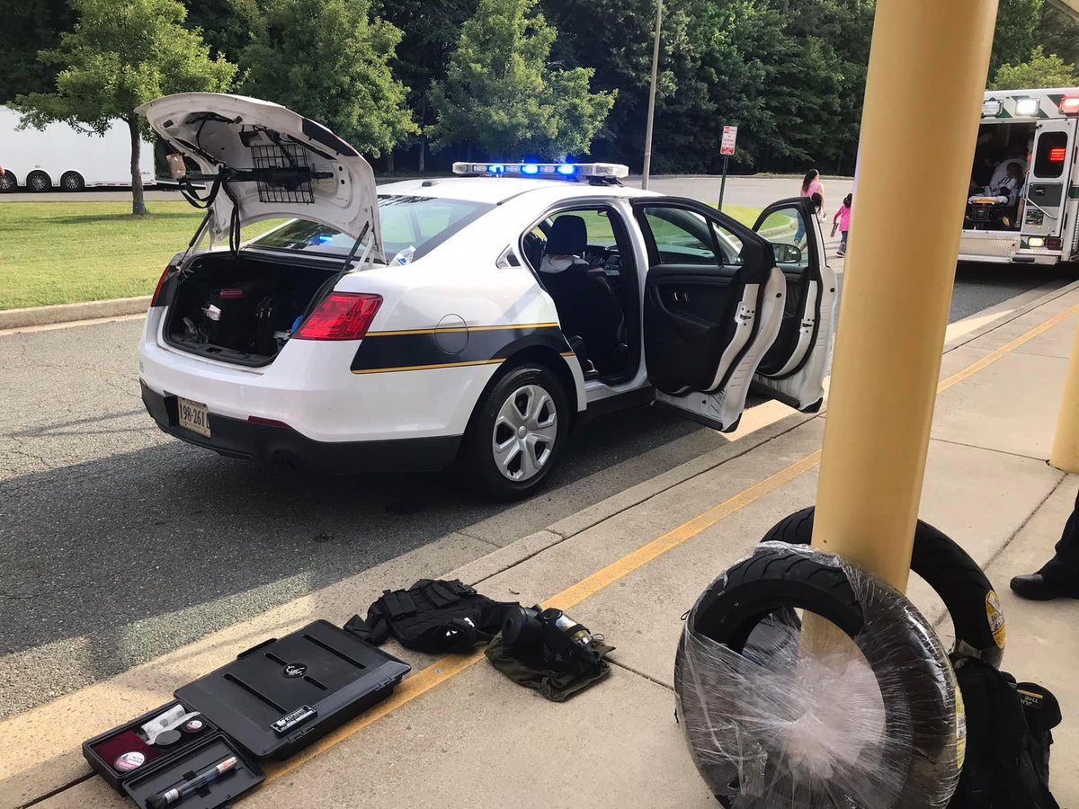 Mrs. Dixon tweet media