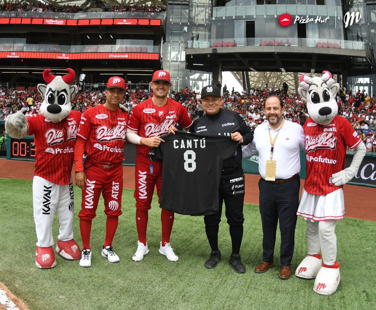 jorge_cantu3's tweet photo. Muchisimas gracias @MisMariachisGDL por este gran detalle y palabras de despedida!! Wow !! Respeto y aprecio ! 🥹🙏🏻⚾️💯👹🤝🎺 nos veremos pronto ! #UnUltimoOut https://t.co/Cpzf3cIx4Y