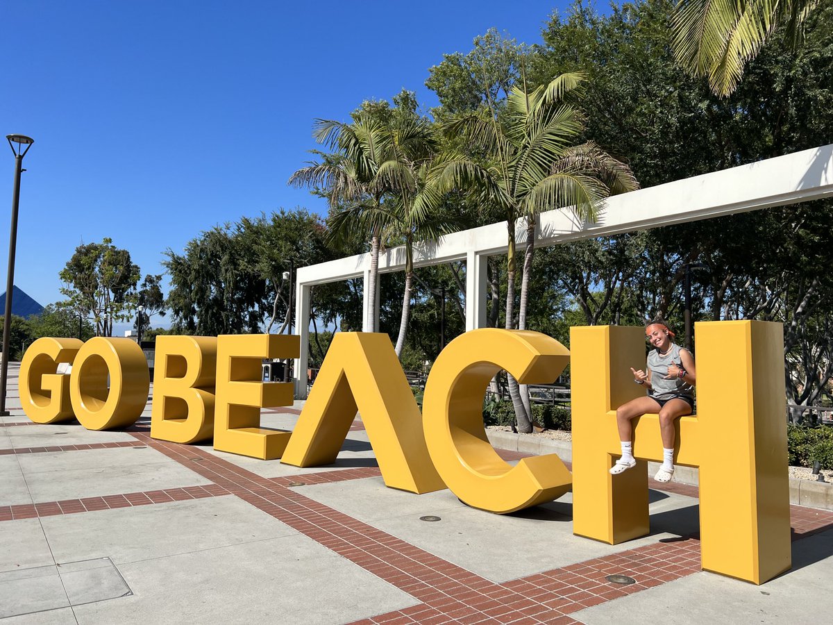 medarizona's tweet photo. Thank you @Beachfutbolclub & @CSULB campus for hosting a weekend of extremely competitive soccer for hs ladies. Fran enjoyed sharpening her skills & meeting college coaches @WavesSoccer @UCLAWSoccer @SCUWomensSoccer @AZArsenalSC #GU16 https://t.co/uj6xwAfK1Y
