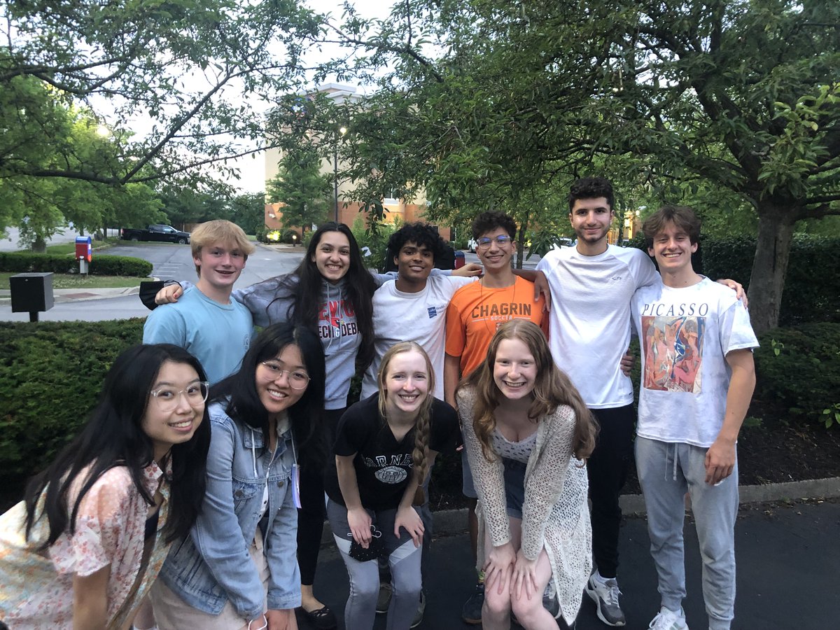 mrscolemanmhs's tweet image. Just finished last minute prep for World Schools Debate tomorrow at @speechanddebate Nationals in Louisville
and got a great pep talk from Mr. Lewis @UnivSchl_debate. These are great kids who worked so hard together. Good luck to both teams; you are awesome! @MHSspeechndeb8