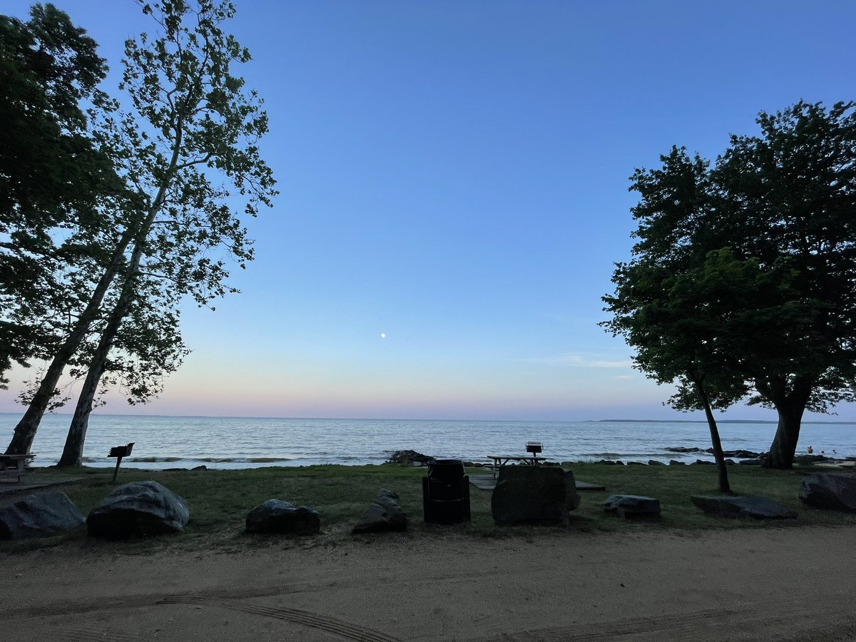 __theesja27's tweet photo. 4mile walk .. views along the way!
#Outdoors #JustDoIt #MoveGoals #ExerciseGoals #AccomplishingAll https://t.co/P01FM7Gpb7