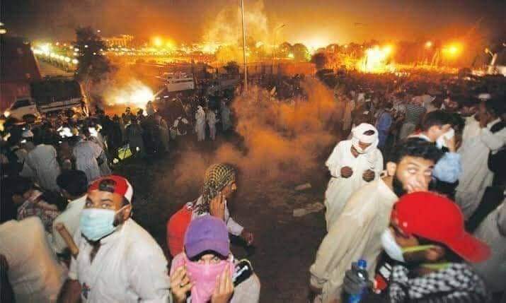 MZakirSultan1's tweet photo. تاریخ میں لکھا جائے گا کے انقلاب کے جدوجہد کے لئے جو قربانی عوامی تحریک کے کارکنان نے دی وہی خون انقلاب کی ابتداء تھی.
#BravePATworkers https://t.co/sRgEal9iQS