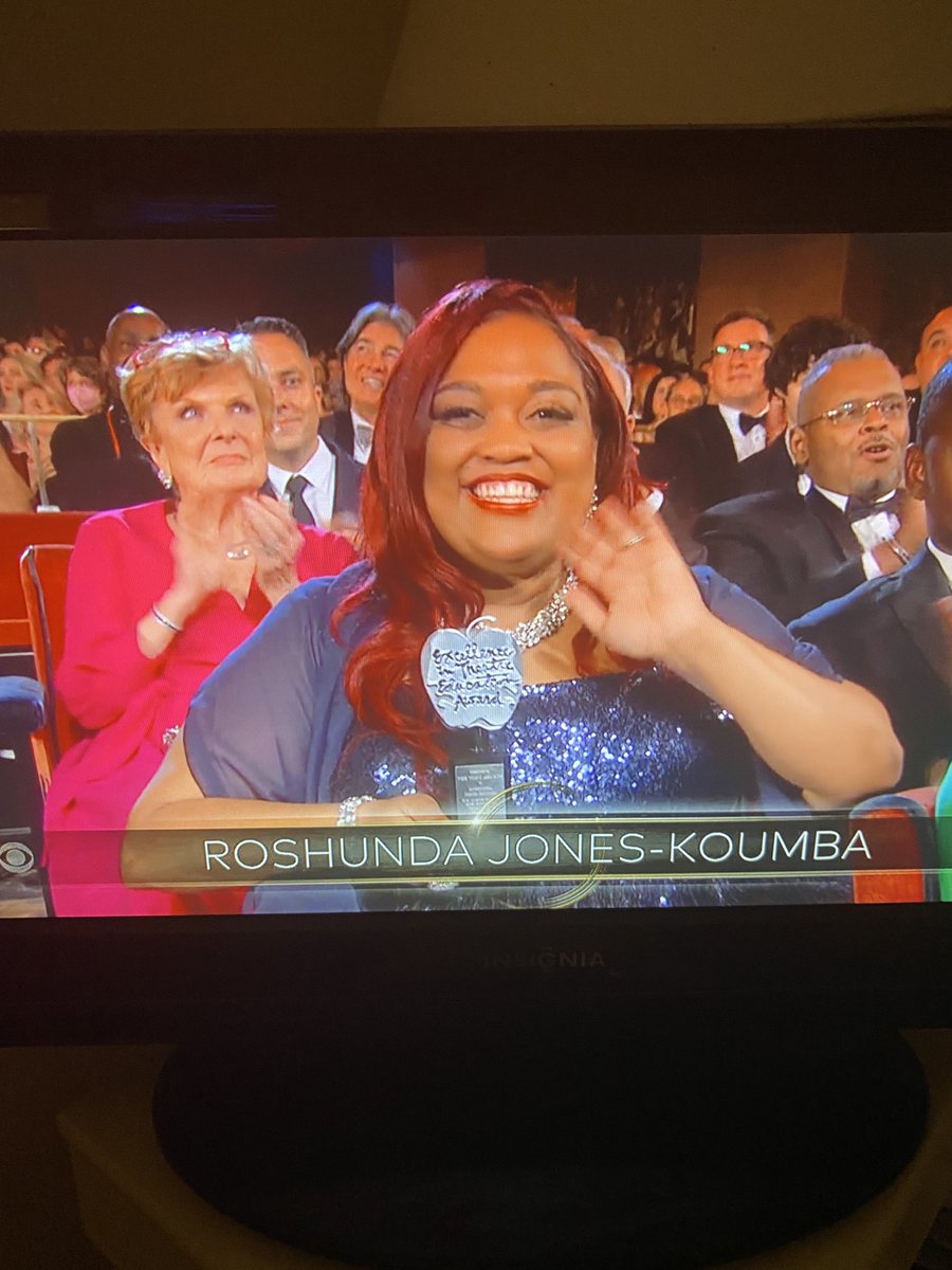 Congrats to our own Roshunda Jones-Koumba! Tony Award-Excellence in Theater Education 2022! ⁦@AldineISD⁩ ⁦@drgoffney⁩ ⁦@CarverHS_AISD⁩