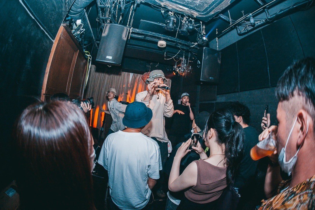 maeschine's tweet photo. もうnbst終わって1週間経ったのか
忘れないうちにTwitterにも写真UP
#nbst
SNEEEZE / OLIVE OIL
Ganger / Kiyo &amp; Chip https://t.co/04TsdAeoOX