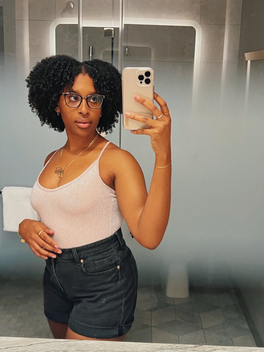 _atrobinson's tweet photo. Mirror pics got me in a chokehold these days. https://t.co/DykDHKOREG