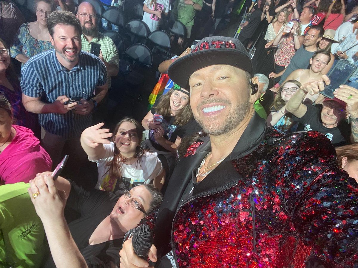 KandyceKelley's tweet photo. @DonnieWahlberg https://t.co/YsInqQ2yPd