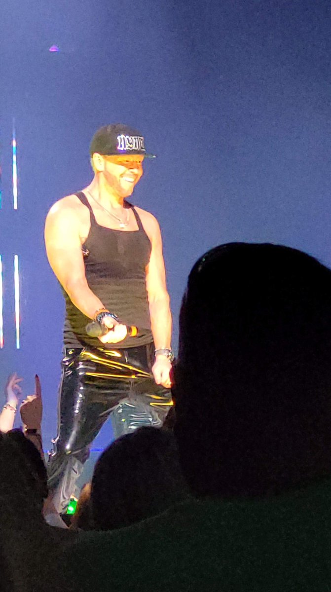 KandyceKelley's tweet photo. @DonnieWahlberg https://t.co/YsInqQ2yPd